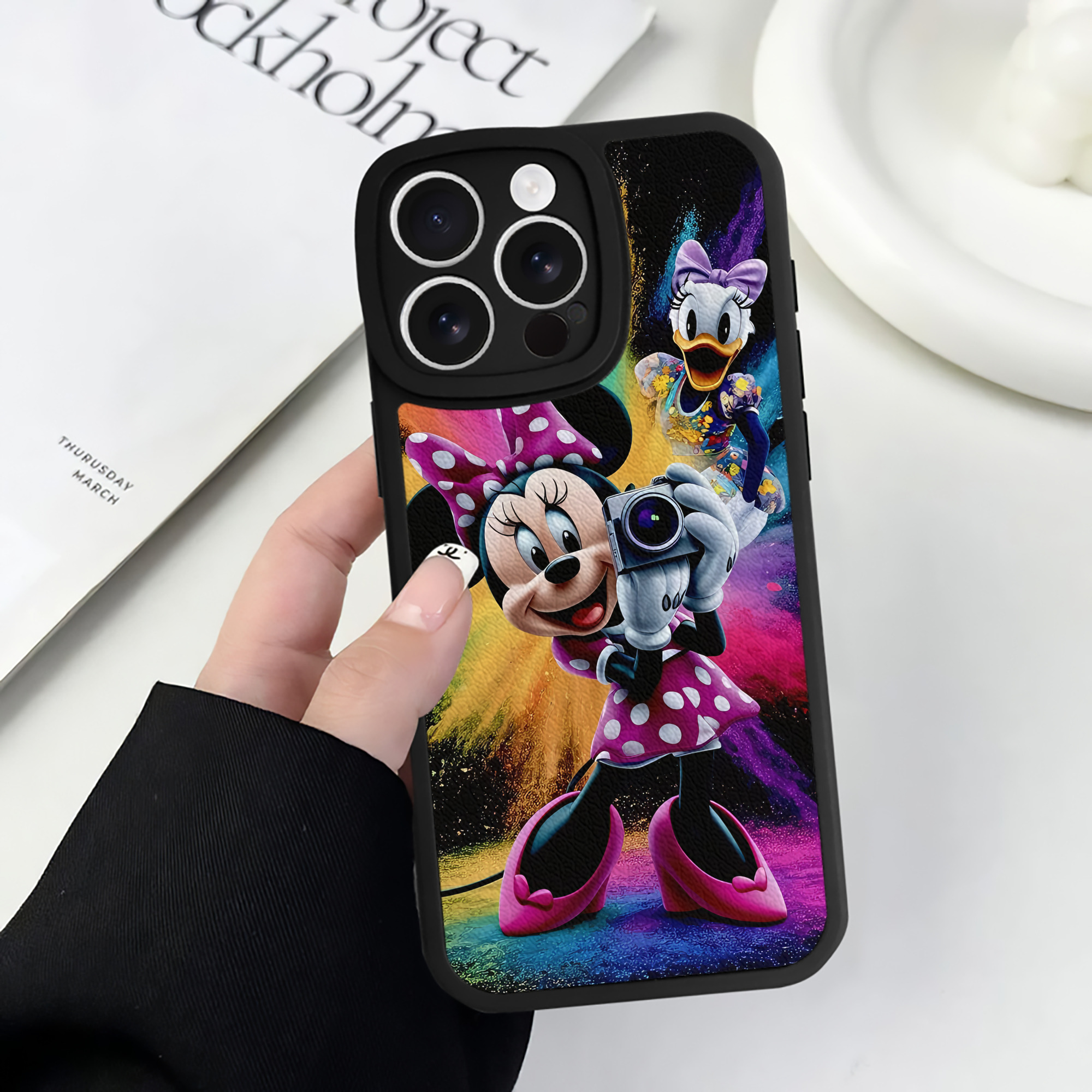 （画像用） ミッキーマウス Mickey Mouse 【iPhone 16シリーズ対応】シリコンスマホケース（レザー調） 材質：シリコン